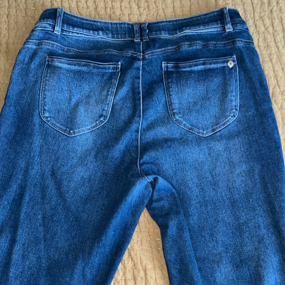 Democracy “Ab”solution Women’s Crop Jean 22W